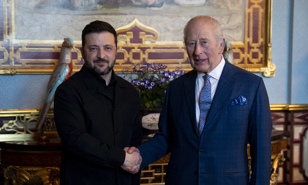 Ông Zelensky tặng Vua Charles iPad hiển thị tình hình chiến trường Ukraine