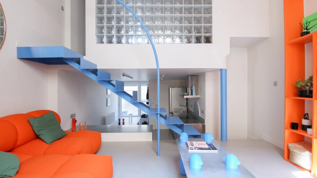 Căn hộ 45 m2 phối màu tương phản lấy cảm hứng từ phim hoạt hình