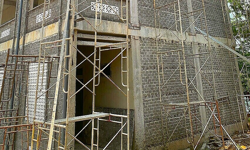 Sập giàn giáo công trình trường học, một người tử vong