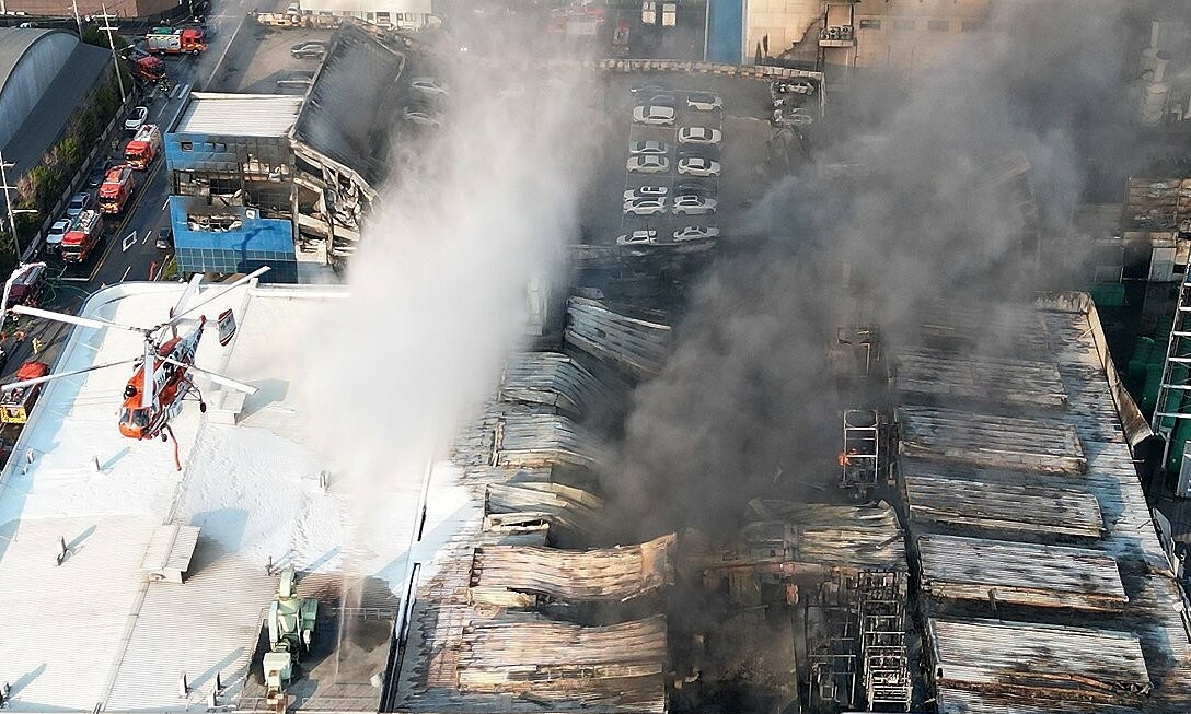 Cháy lớn ở nhà máy phụ tùng ôtô, 14 người mất tích