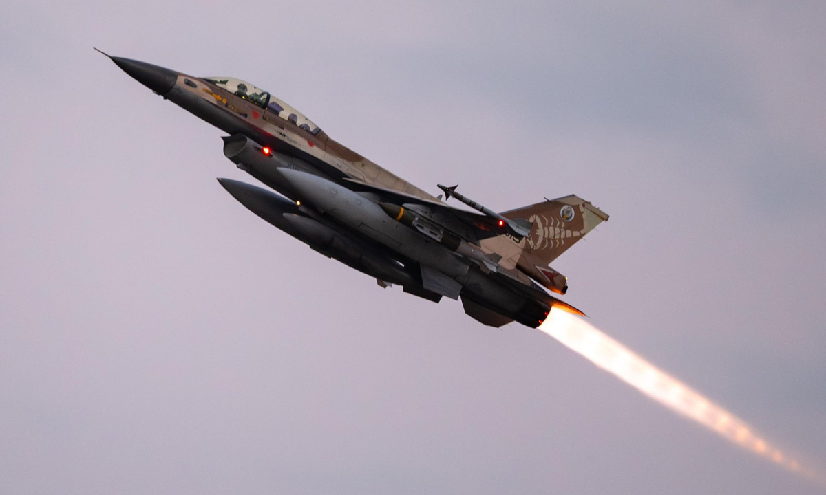 Tiêm kích Israel bị tên lửa Iran nhắm bắn