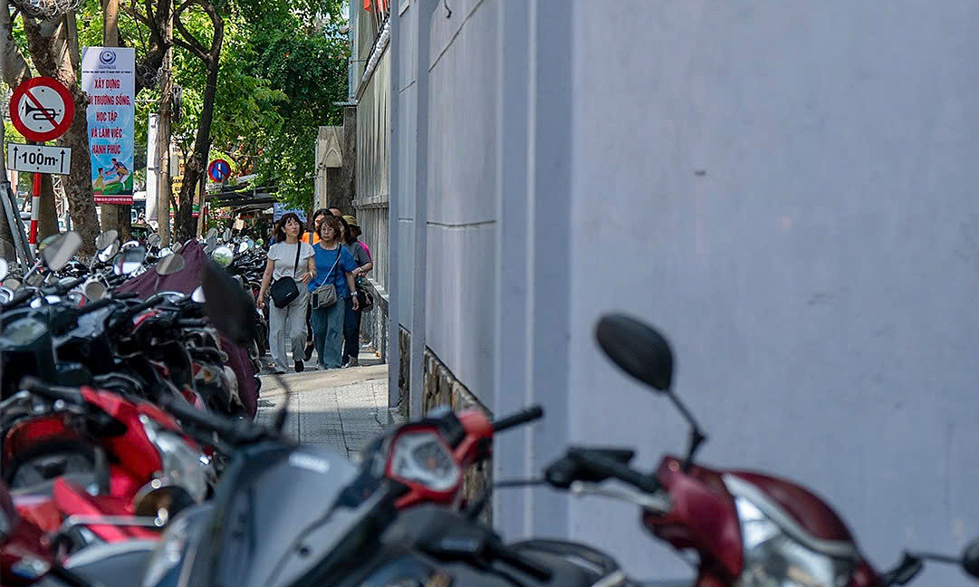 Gallery - Hiện trạng vỉa hè Đà Nẵng trước khi cấm kinh doanh - Báo VnExpress