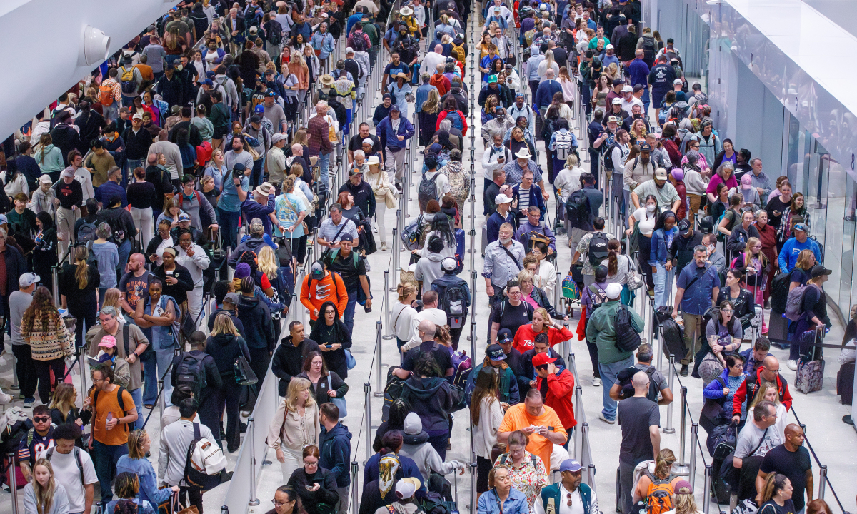 Gallery - Xếp hàng đến 6 giờ chờ kiểm tra an ninh ở sân bay Mỹ - Báo VnExpress