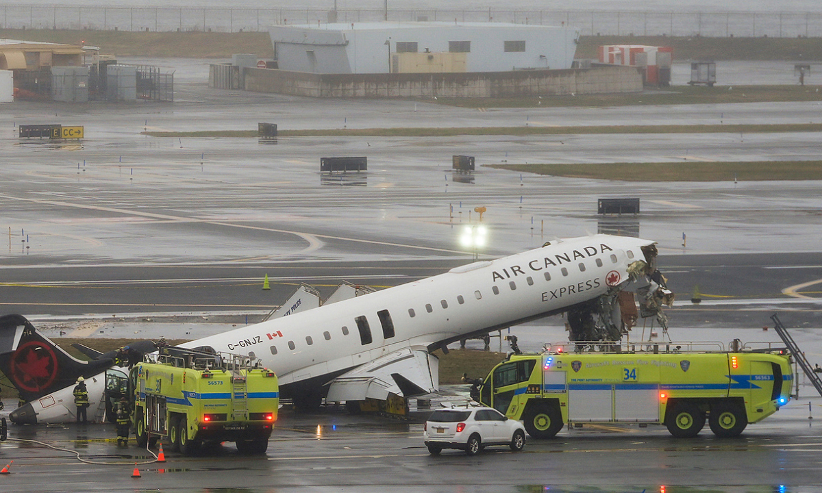 Hệ thống ngăn va chạm không hoạt động trong vụ máy bay nát mũi ở Mỹ