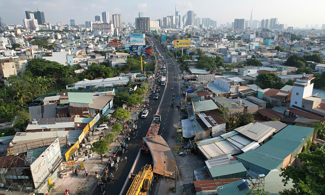 Gallery - Ùn ứ hơn một km ở cầu Kênh Tẻ - Báo VnExpress