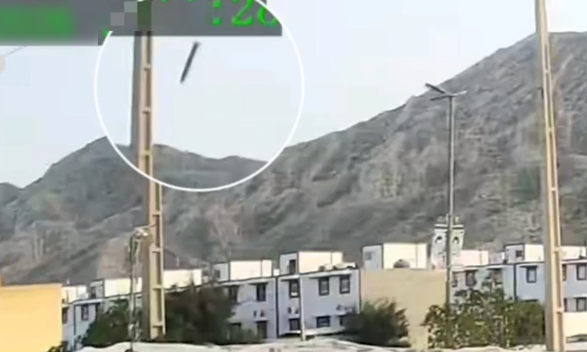 Dấu hiệu cho thấy trường học Iran có thể đã trúng tên lửa mới của Mỹ