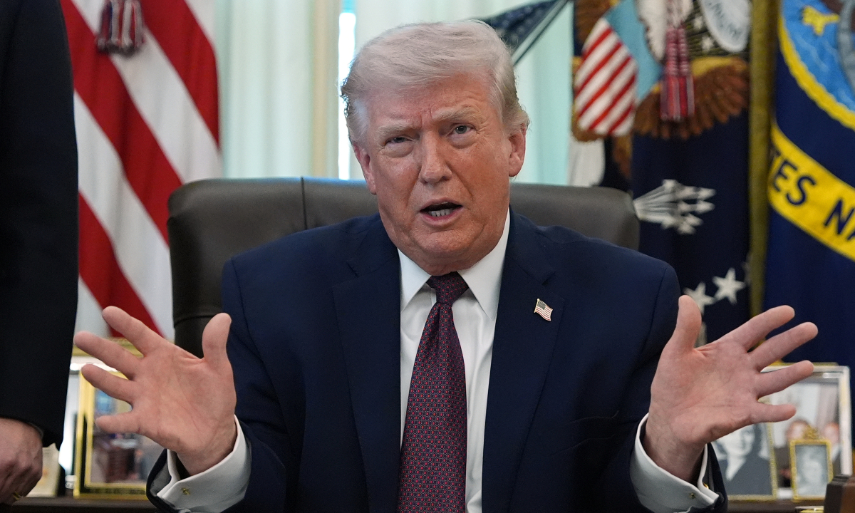 Tổng thống Mỹ nói Iran đề nghị ngừng bắn, Tehran bác bỏ