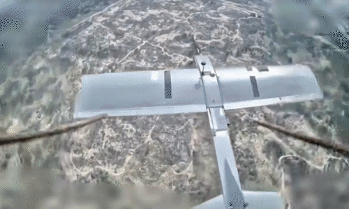 Drone Nga đâm xuyên, khiến UAV Ukraine bốc cháy