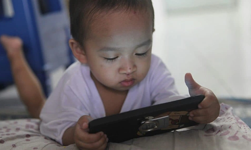 Hàng loạt tổ chức kêu gọi chặn rác AI trên YouTube Kids