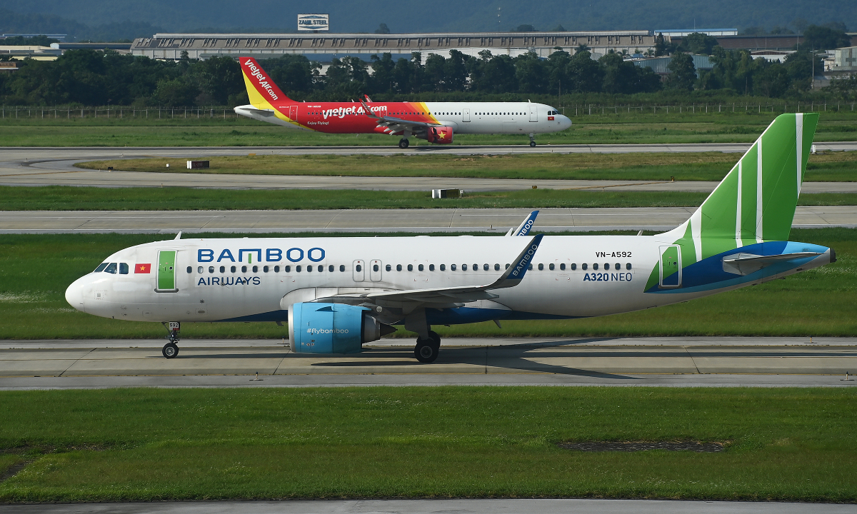 Bộ Xây dựng tính phương án tăng giá trần vé máy bay nội địa