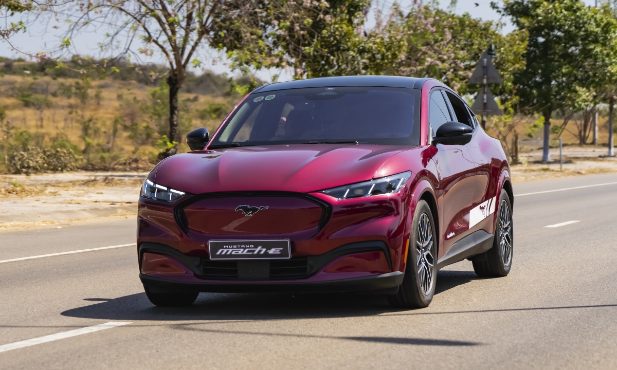 Ford Mustang Mach-E giảm giá gần 1 tỷ đồng