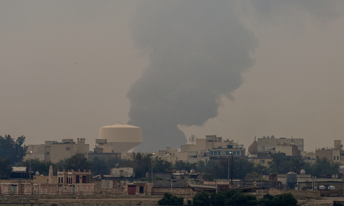 Iran tuyên bố tập kích trung tâm dữ liệu Amazon