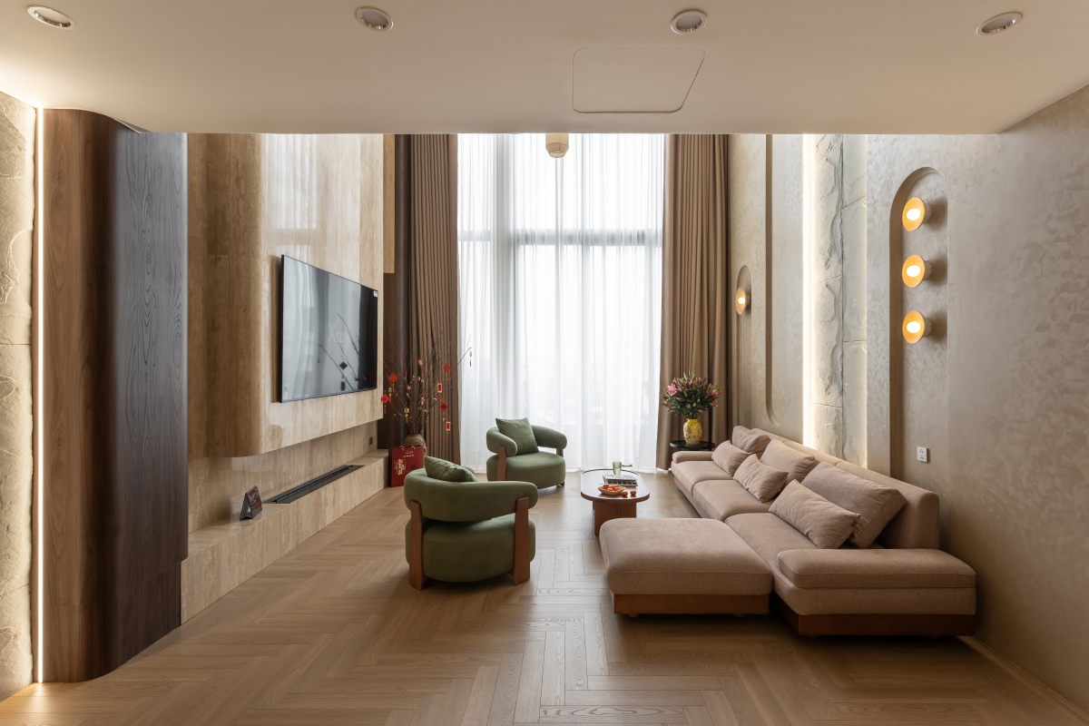 Nhà phố 6 tầng dùng hệ vỏ nhiều lớp giữ riêng tư giữa phố đông