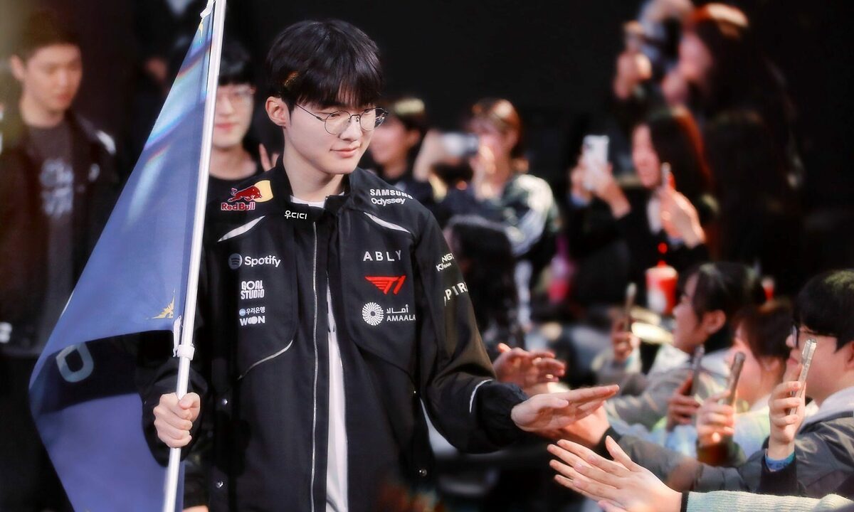 Faker trở thành tuyển thủ Esports đầu tiên được in hình lên tem quốc ...