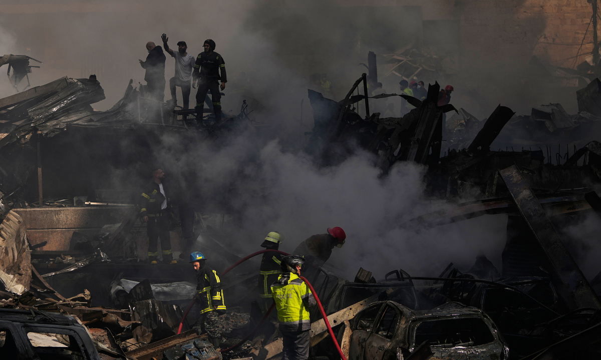 Iran đóng eo biển Hormuz, dọa hủy lệnh ngừng bắn