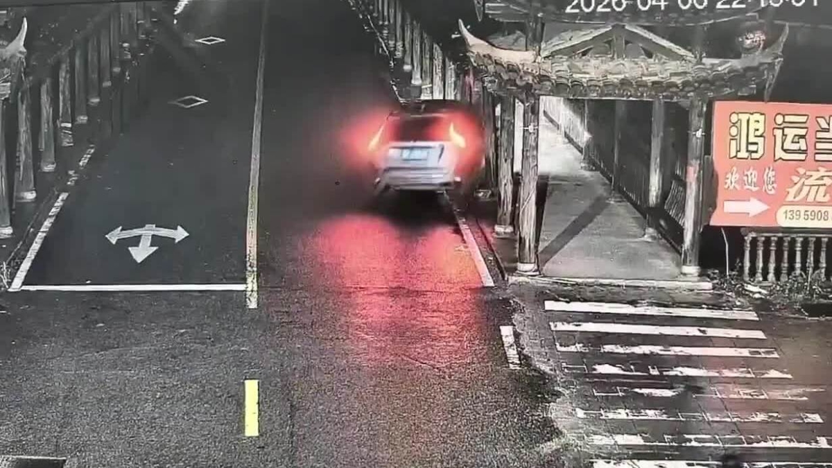 Ôtô lao xuống sông trong đêm, 5 người thiệt mạng