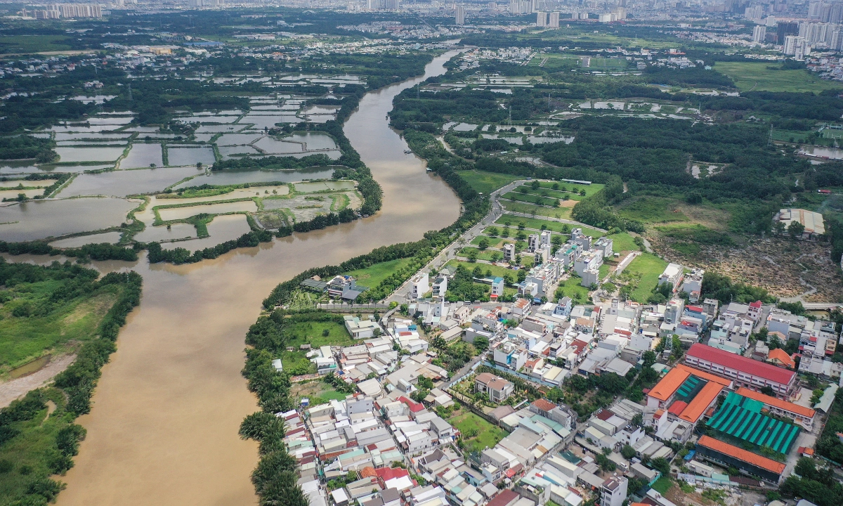 Nhà liền thổ thanh khoản chậm vì giá bán cao