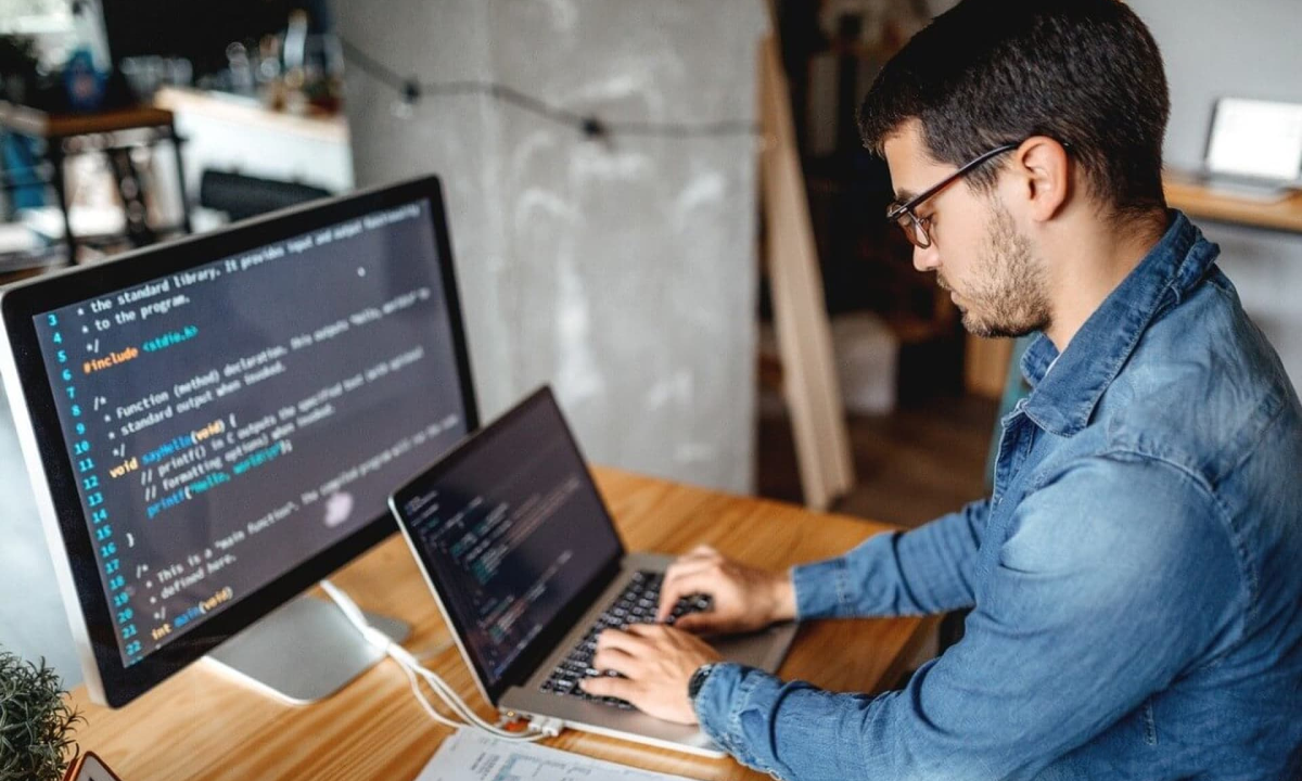 Làn sóng sa thải công nghệ bắt đầu có dấu vân tay rõ hơn của tự động hóa AI