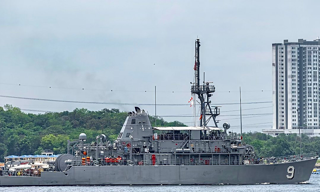 Loạt tàu quét mìn Mỹ có thể đang hướng tới eo biển Hormuz