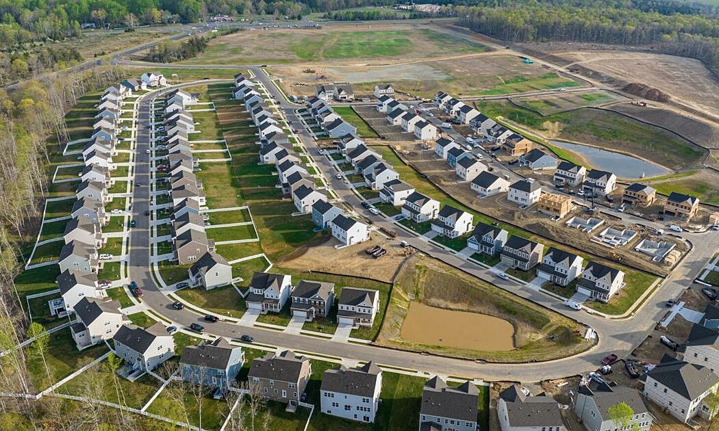 Phí quản lý khu dân cư tăng cao khiến người mua nhà Mỹ thêm chật vật