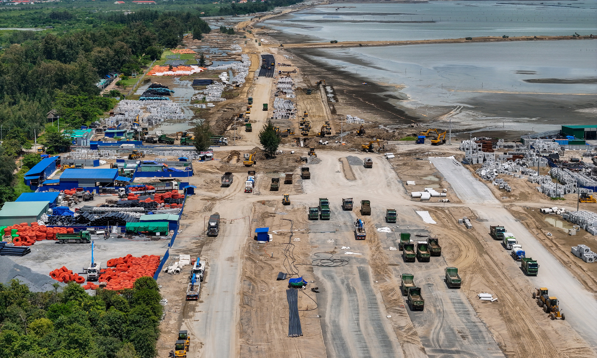 Nhà thầu xây dựng "khát" lao động