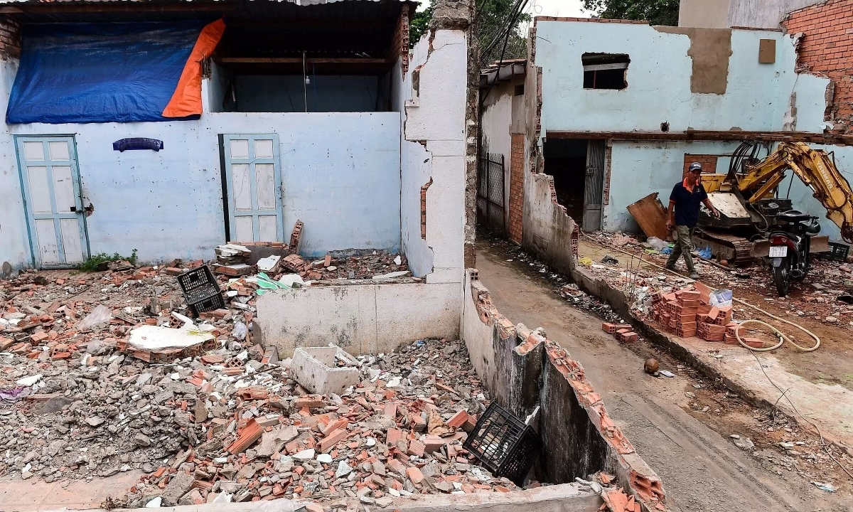 Em đòi phá nhà chị vì xây lấn đất, tòa lo 'khó gắn kết tình thân'