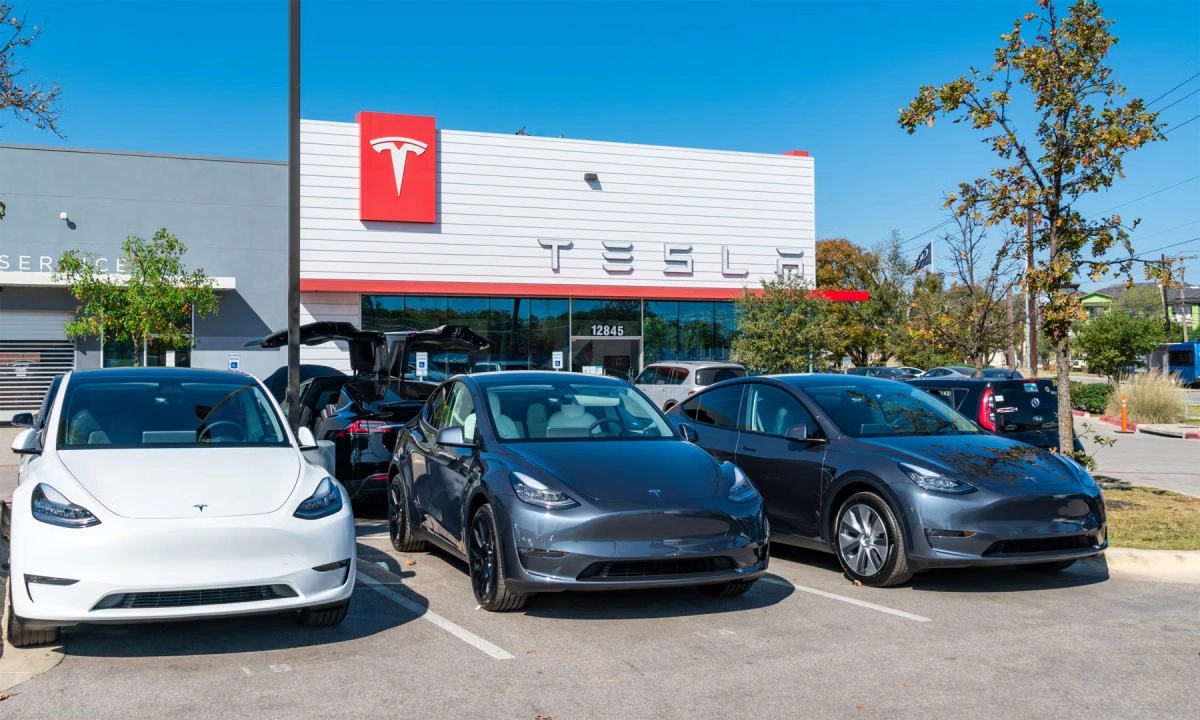 Tesla kiện chính quyền vì không được tự bán xe