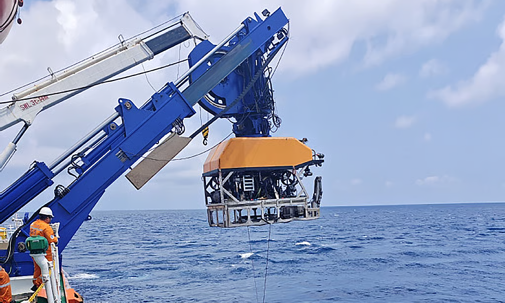 Thiết bị cắt cáp sâu 3.500 mét của Trung Quốc