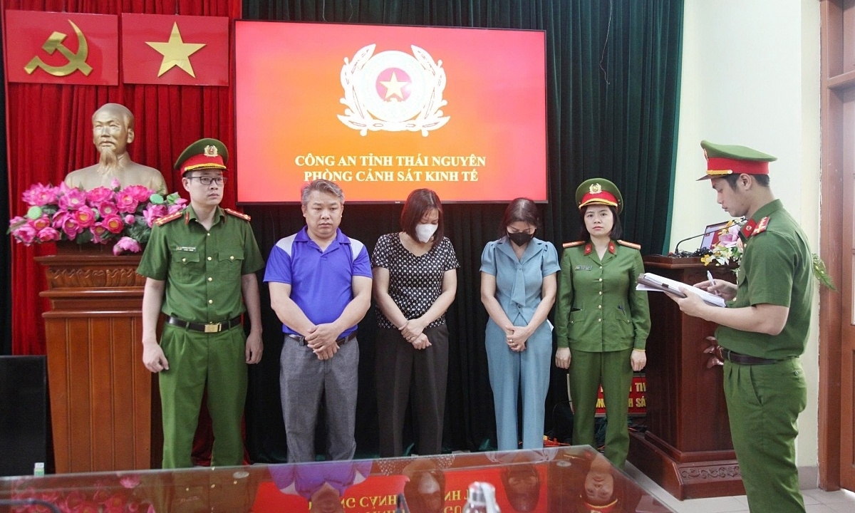 Hiệu trưởng bị bắt trong vụ tuồn thịt lợn bệnh vào trường học