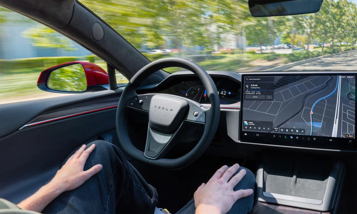 Tesla chìm sâu trong bê bối kiện tụng