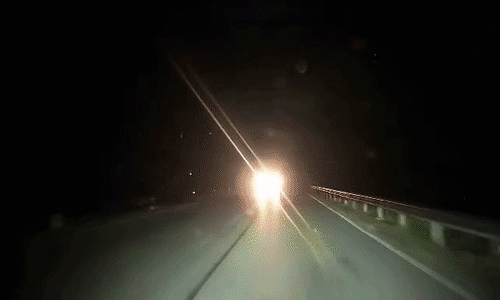 Pha đánh lái cứu mạng người đi bộ trong đêm