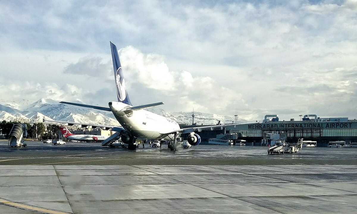 Iran mở lại một phần không phận