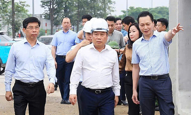Chủ tịch Hà Nội yêu cầu hoàn thành 5 km đường 70 trong 2026