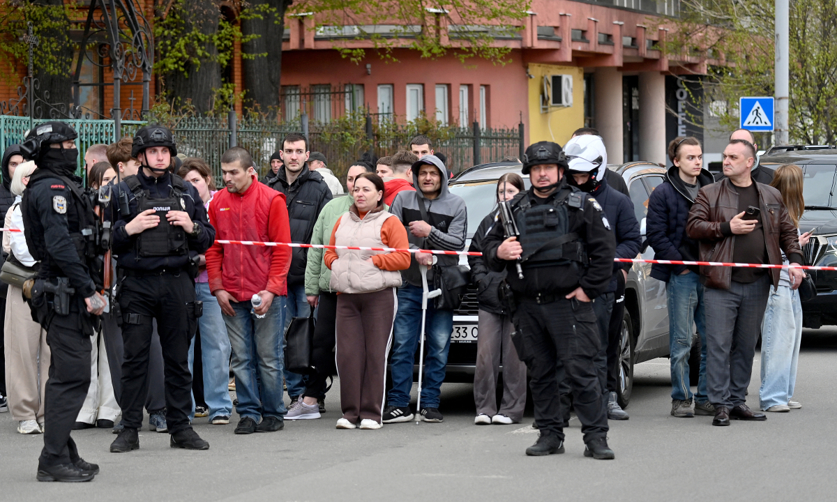 Xả súng, bắt con tin ở Ukraine, 6 người chết