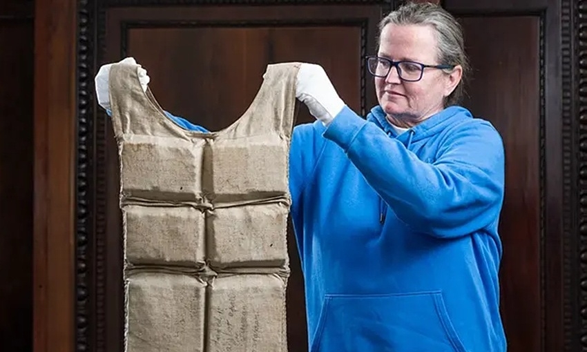 Áo phao hành khách Titanic được đấu giá hơn 900.000 USD