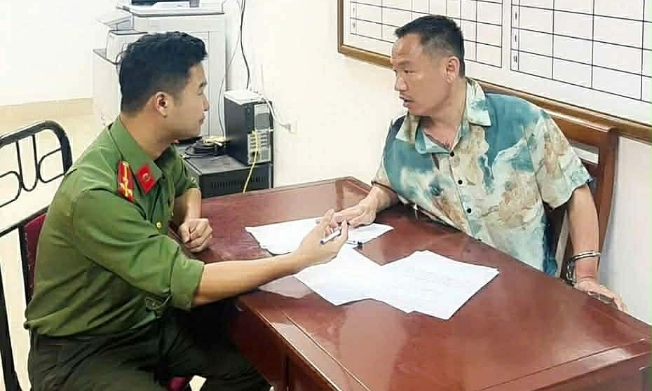 Người đàn ông nước ngoài nổ súng sau va chạm giao thông ở Hưng Yên