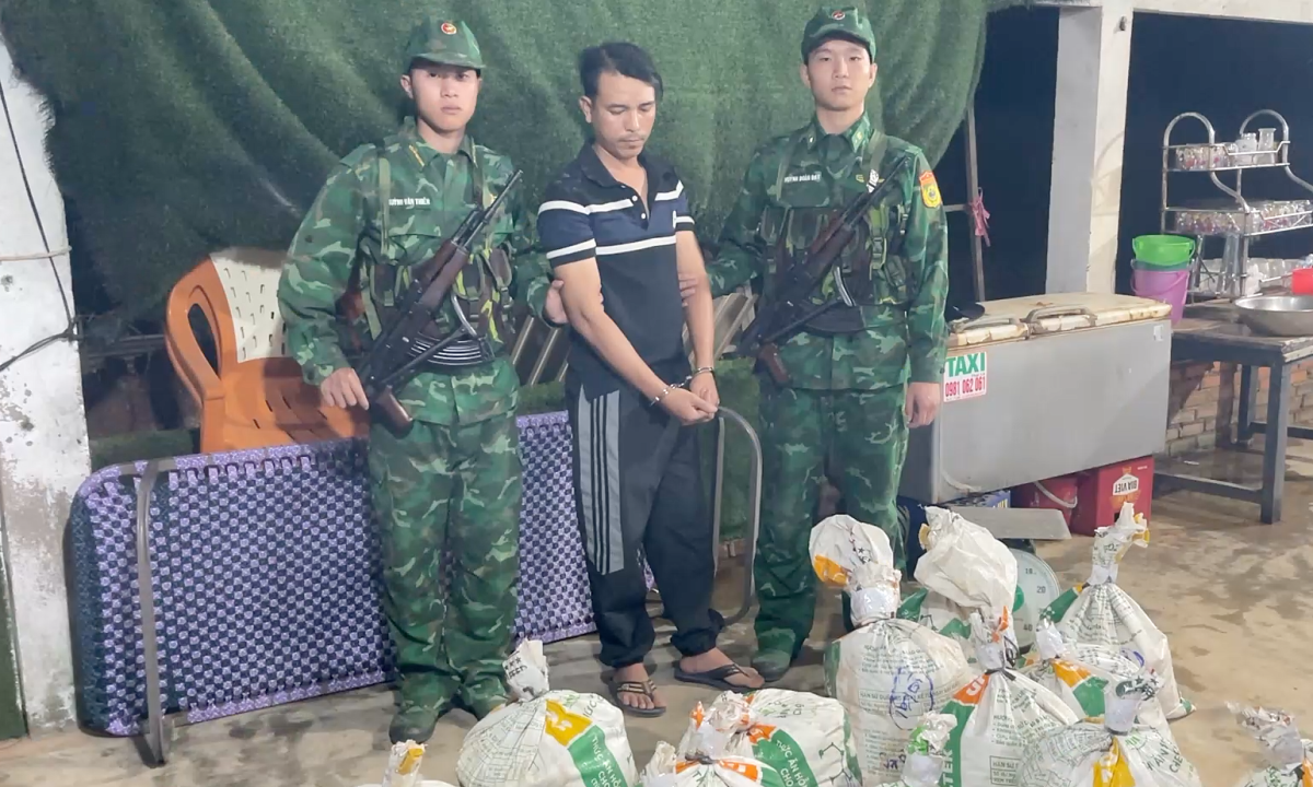 Gần 360 kg nghi thuốc nổ giấu trong bao tải ở Quảng Ngãi