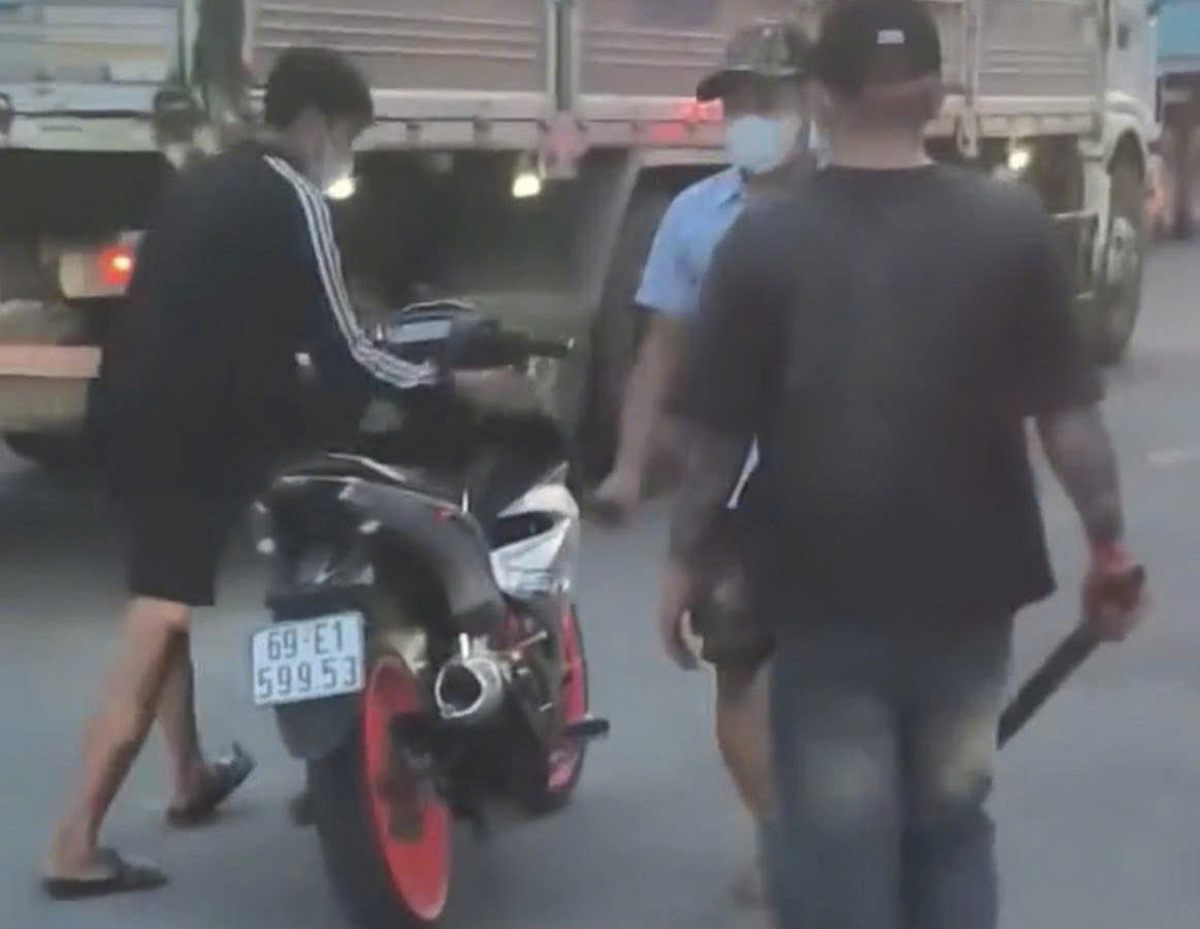 4 người hỗn chiến náo loạn trước công ty bị bắt