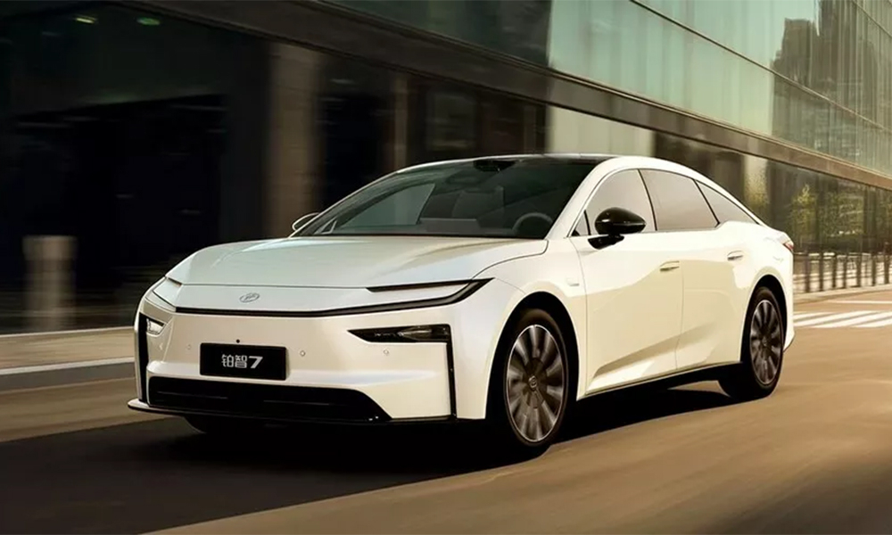 Toyota bZ7 - sedan điện cỡ lớn giá 21.500 USD