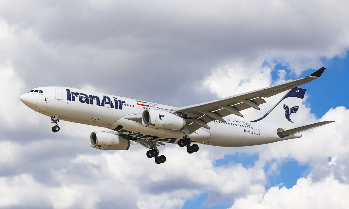 Iran mở lại các sân bay ở Tehran