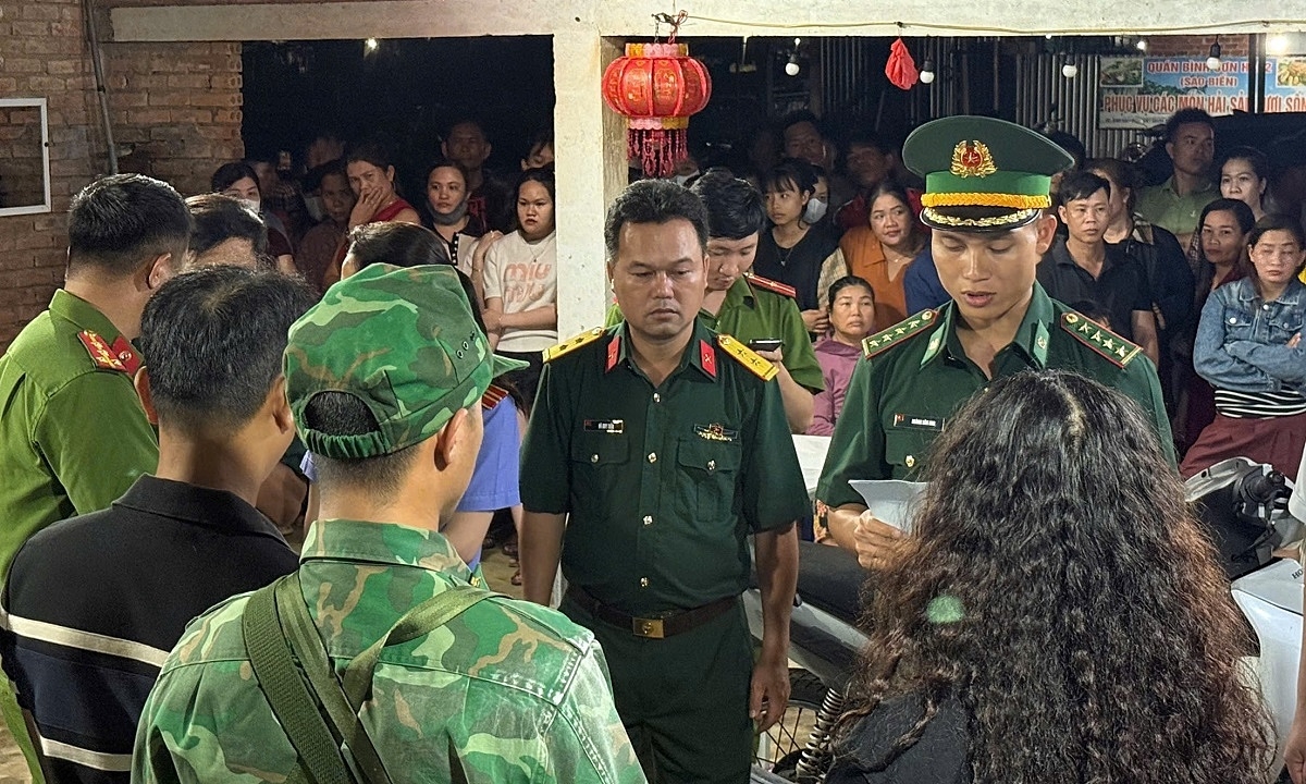 Quán ăn bên bờ biển có 377 kg nghi thuốc nổ