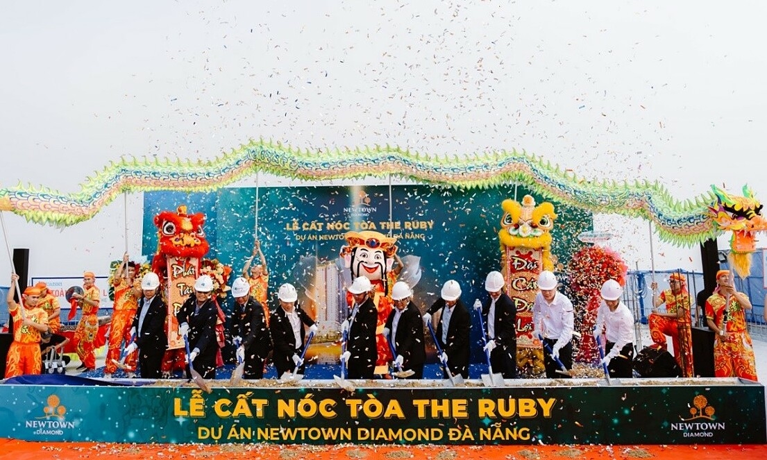 Newtown Diamond cất nóc tòa căn hộ đầu tiên