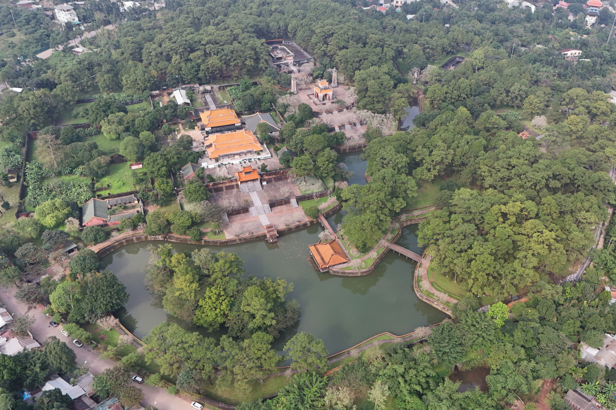 Tranh cãi số lượng, vật liệu chòm sao trần lăng vua Tự Đức