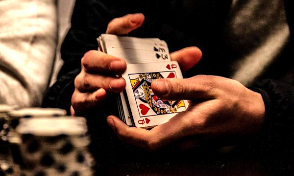 Cho bạn mượn tiền để đánh bài, tôi có bị xử lý hình sự?