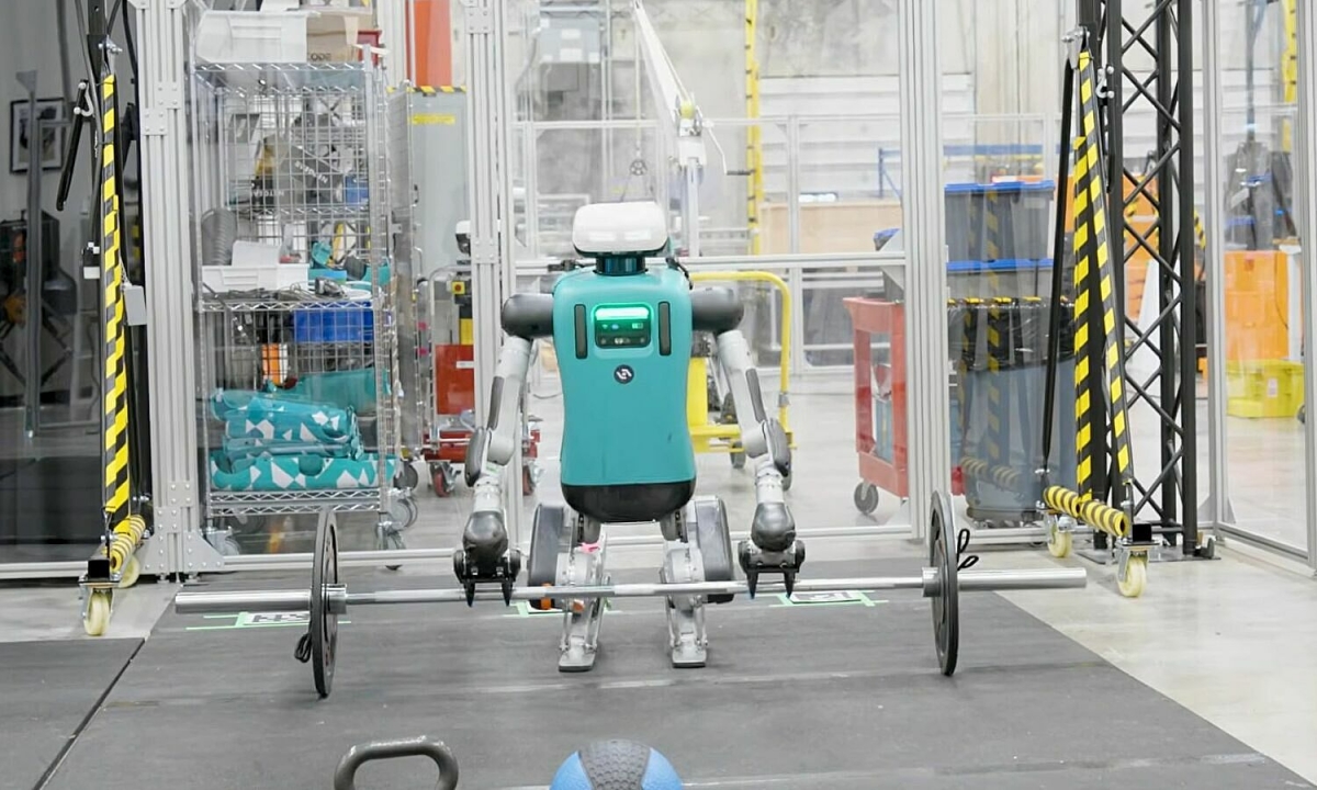 Robot hình người của Mỹ nâng tạ 29 kg