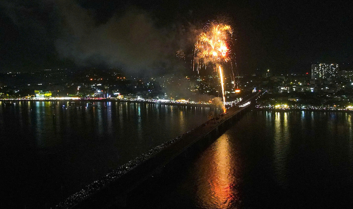 Đồng Nai bắn pháo hoa 12 điểm mừng lên thành phố