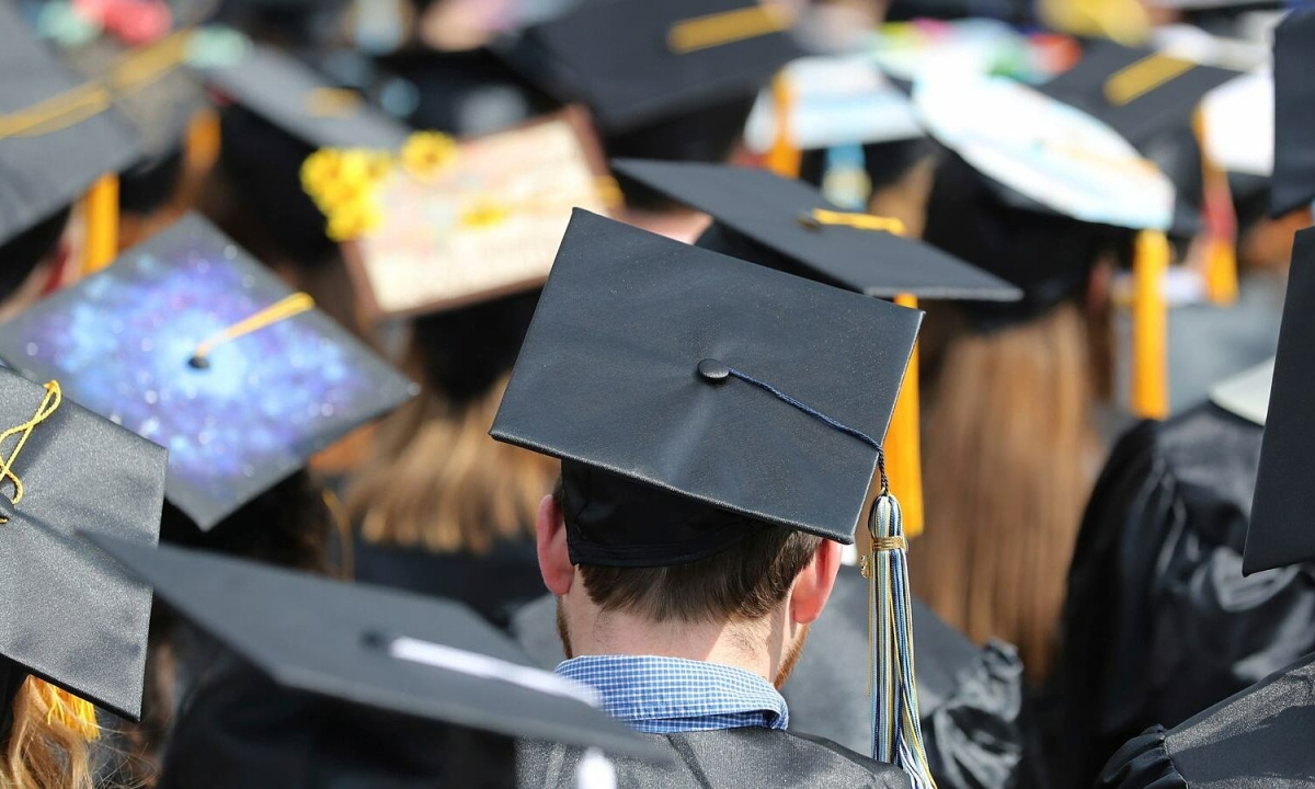 Nợ giáo dục đeo đuổi từ đời bố mẹ đến đời con ở Mỹ