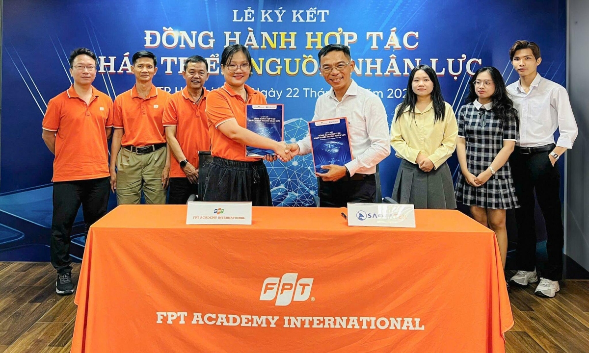 FPT Academy International hợp tác Saolatek đào tạo drone thực chiến