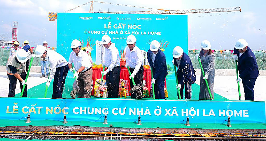 LA Home cất nóc khu chung cư nhà ở xã hội