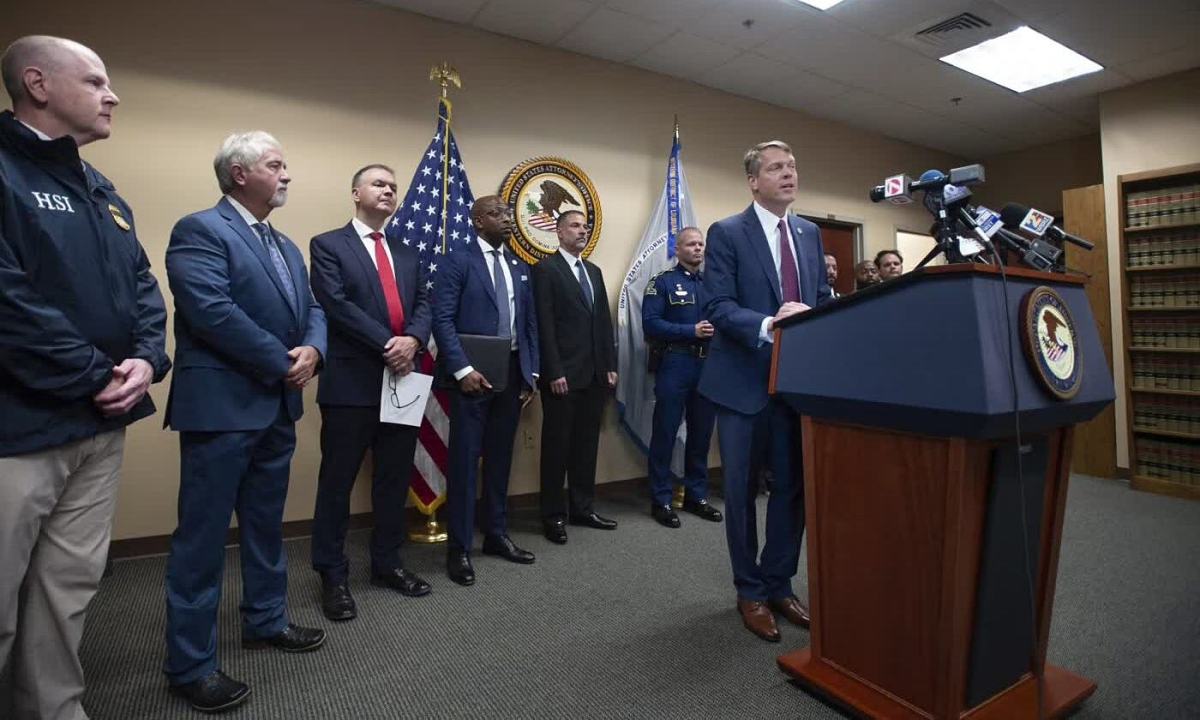 Đường dây hoang báo bị cướp để được cấp visa ở lại Mỹ